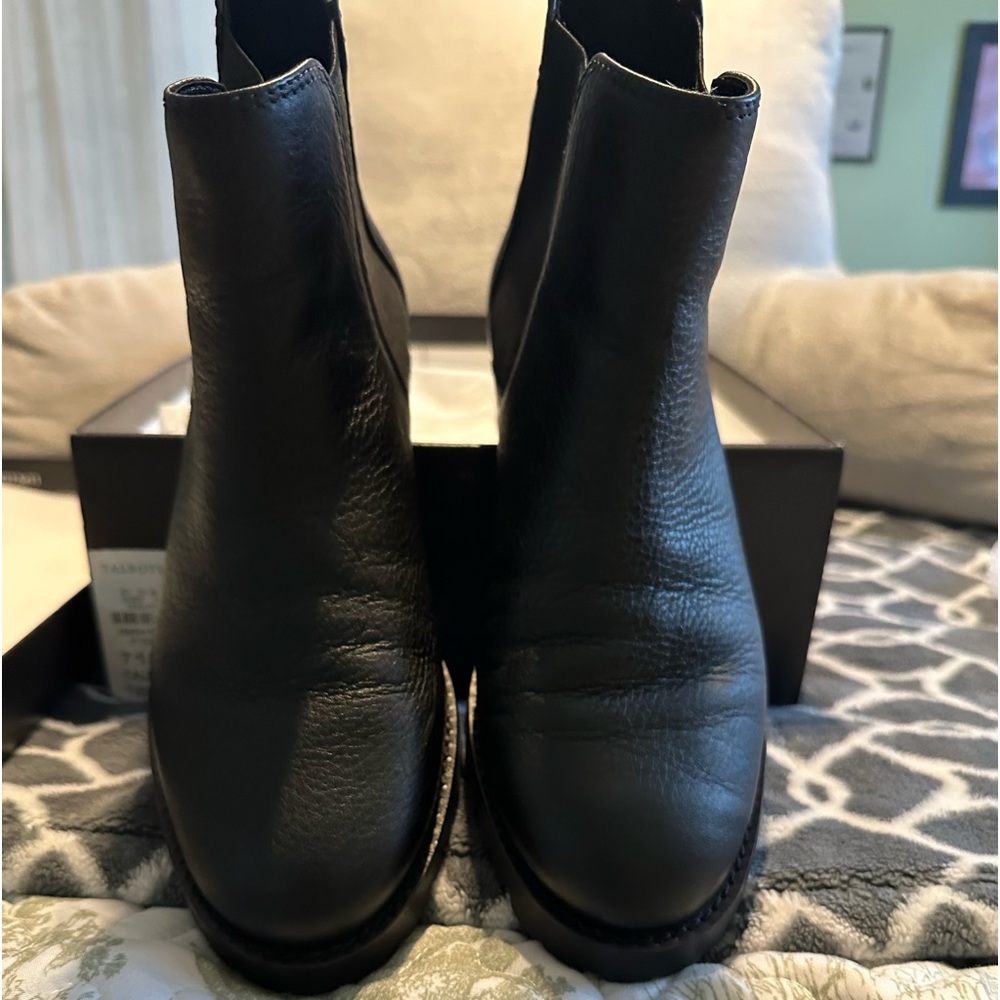 Short lug blk boots worn once